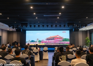 良木道門窗集團(tuán)全體員工觀看抗戰(zhàn)勝利80周年閱兵：見證國家富強(qiáng)，共筑企業(yè)夢(mèng)想